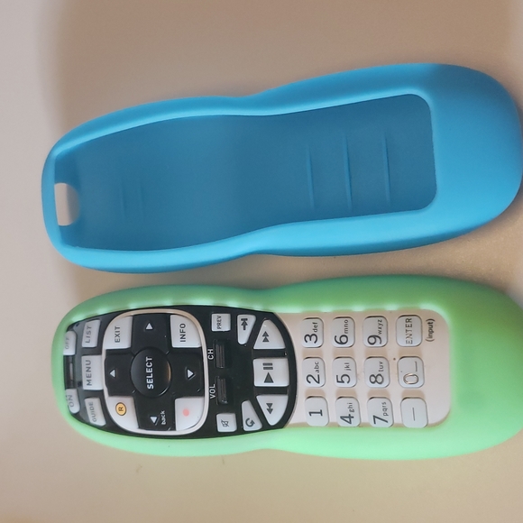 Direct tv remote. R33010xA00-00006 - Picture 1 of 4